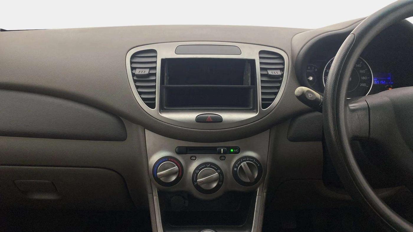 2013 Hyundai i10 MAGNA 1.1, CNG, Manual, 69,357 km, Air Conditioner