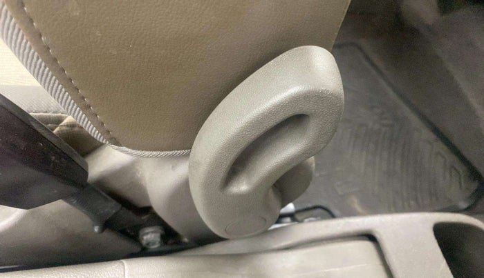 2013 Hyundai i10 SPORTZ 1.2, Petrol, Manual, 37,714 km, Driver Side Adjustment Panel