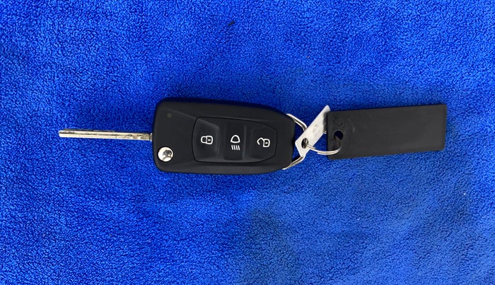 2022 Tata PUNCH ADVENTURE AMT, Petrol, Automatic, 8,180 km, Key Close Up