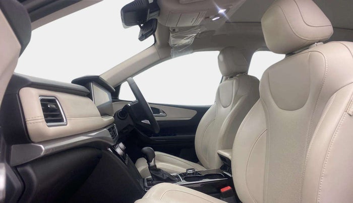 2023 Mahindra XUV700 AX 7 LUXURY P AT 7 STR, Petrol, Automatic, 11,674 km, Right Side Front Door Cabin