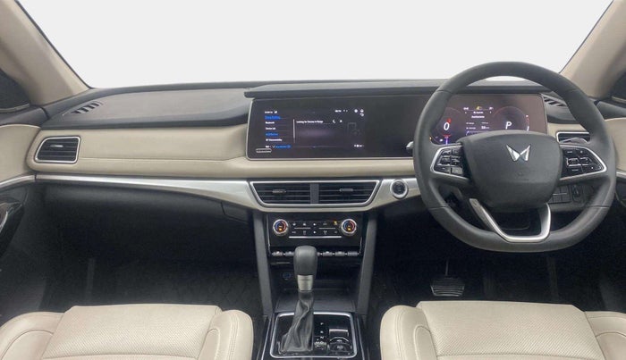 2023 Mahindra XUV700 AX 7 LUXURY P AT 7 STR, Petrol, Automatic, 11,674 km, Dashboard