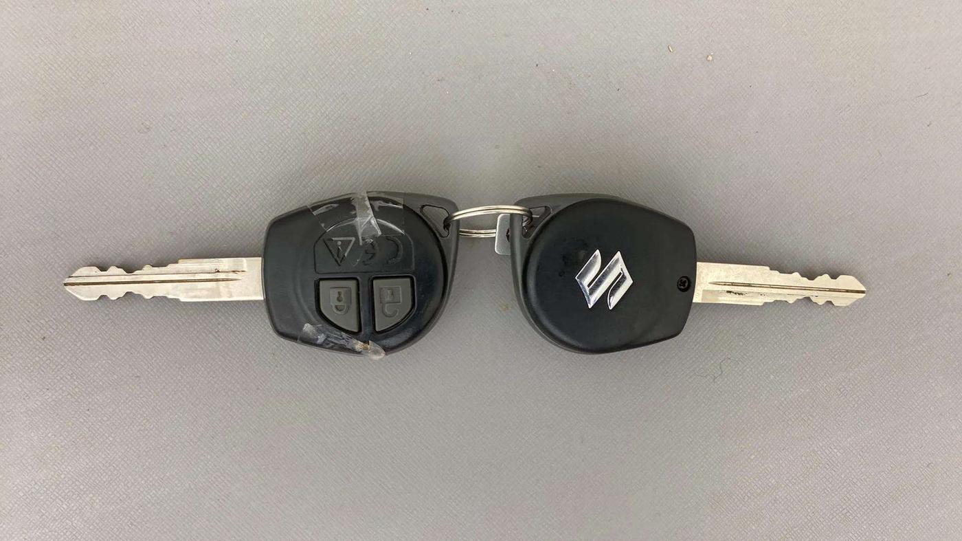 2023 Maruti Swift VXI AMT, Petrol, Automatic, 23,761 km, Key Close Up