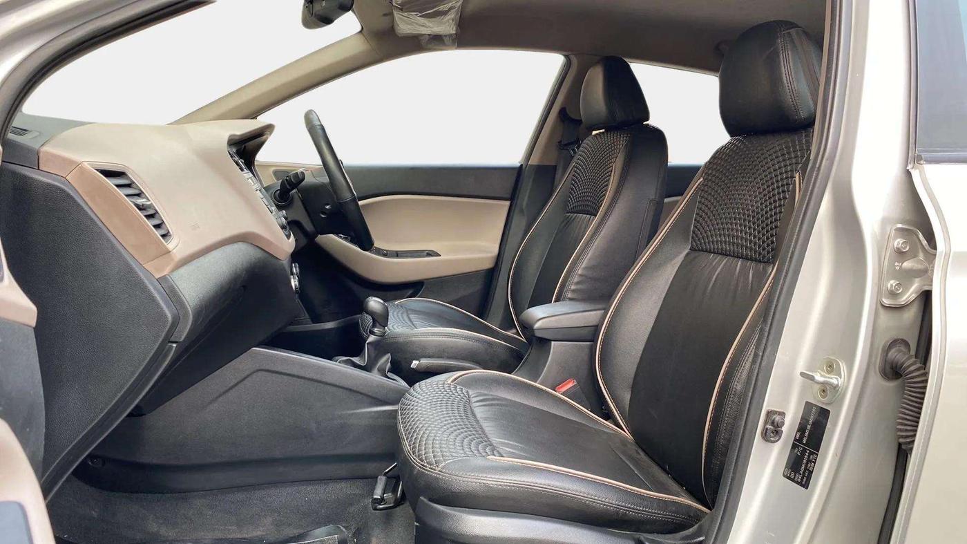 2016 Hyundai Elite i20 SPORTZ 1.2, Petrol, Manual, 22,838 km, Right Side Front Door Cabin