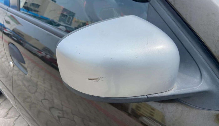 2018 Renault Kwid RXT 1.0 (O), Petrol, Manual, 55,374 km, Right rear-view mirror - Cover has minor damage
