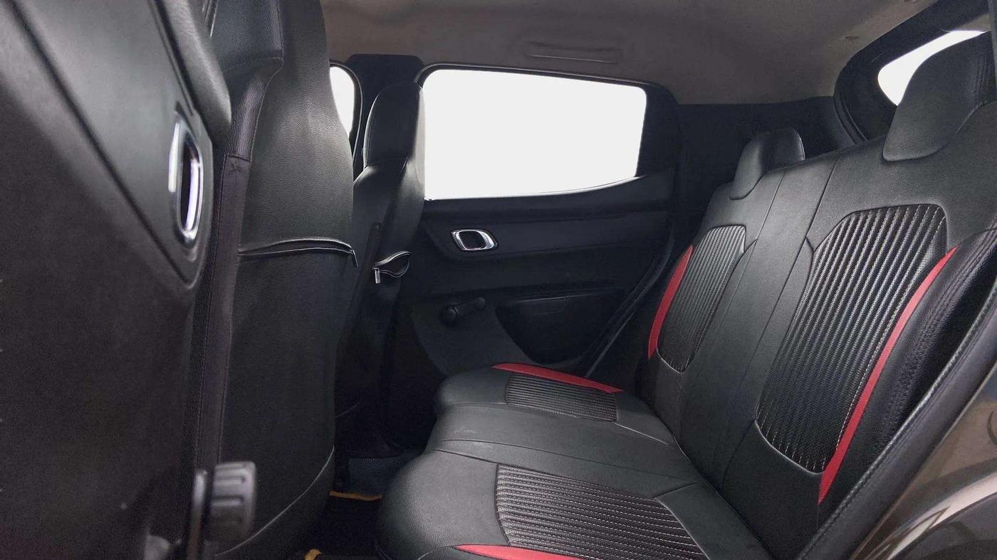 2018 Renault Kwid RXT 1.0 (O), Petrol, Manual, 55,374 km, Right Side Rear Door Cabin