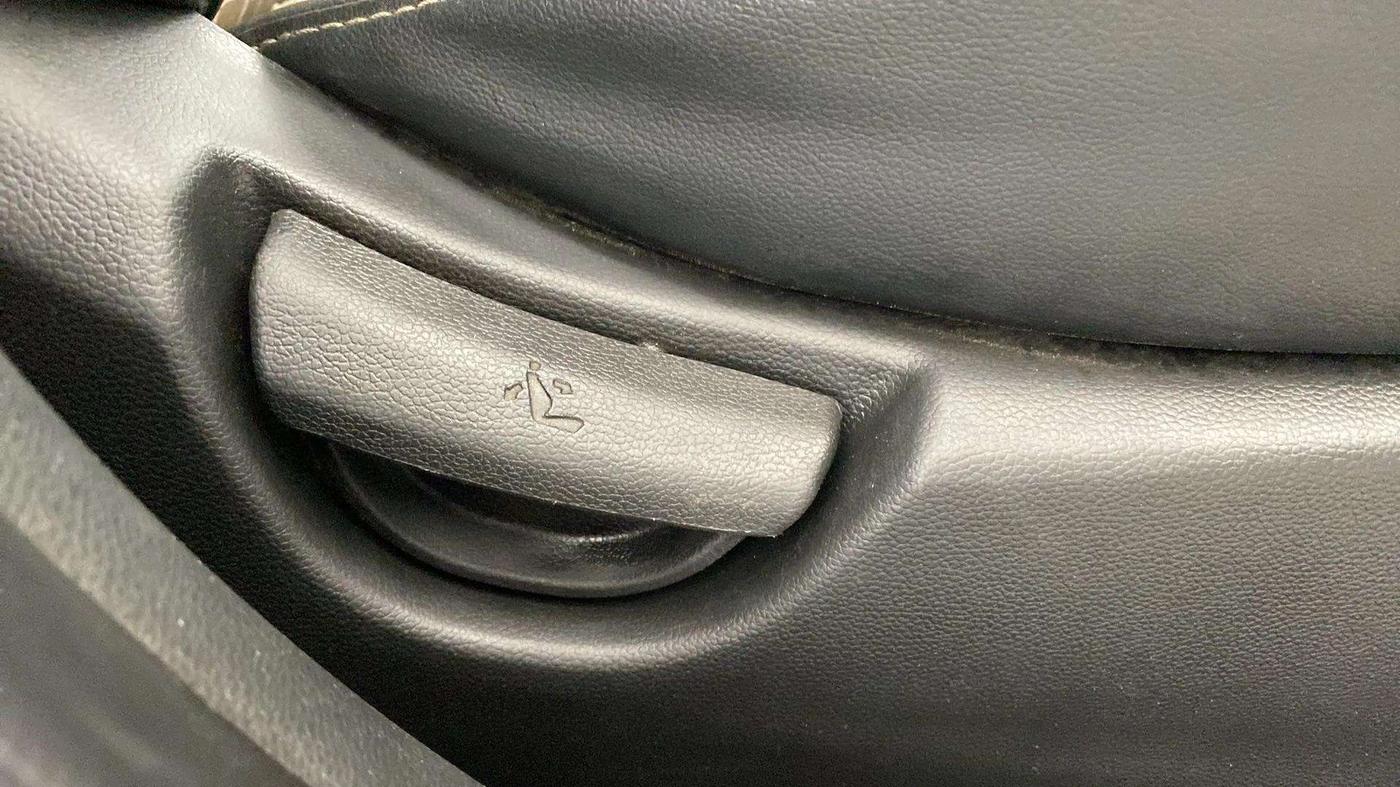 2019 Hyundai Grand i10 SPORTZ 1.2 KAPPA VTVT, Petrol, Manual, 57,866 km, Driver Side Adjustment Panel