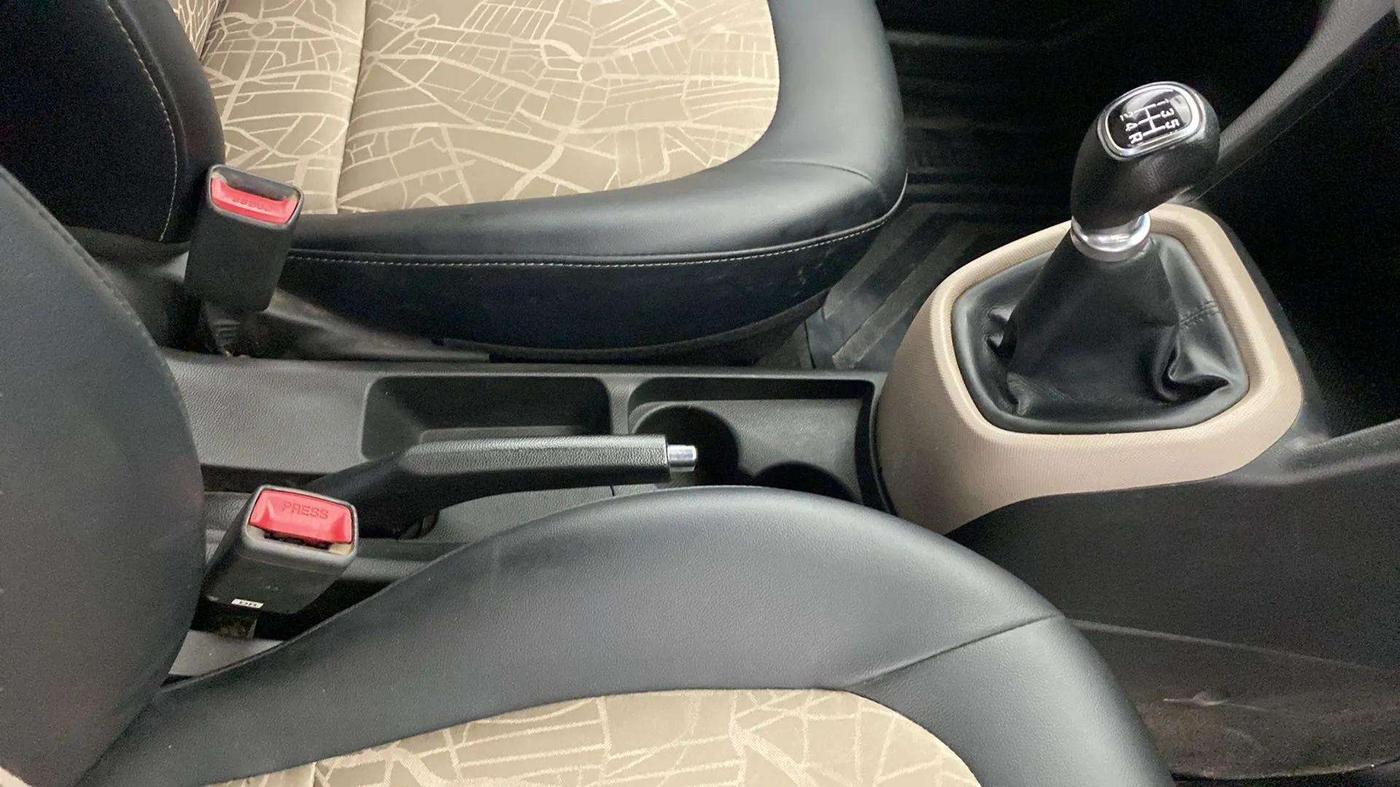 2019 Hyundai Grand i10 SPORTZ 1.2 KAPPA VTVT, Petrol, Manual, 57,866 km, Gear Lever