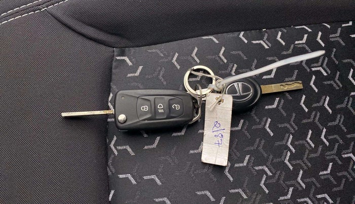 2022 Tata Tiago XT CNG, CNG, Manual, 10,494 km, Key Close Up