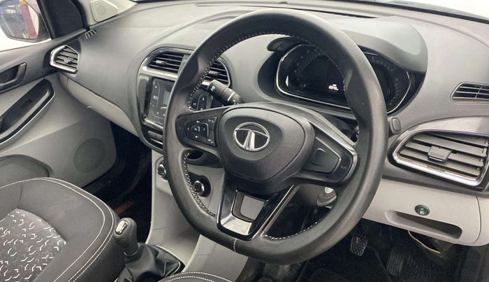 2022 Tata Tiago XT CNG, CNG, Manual, 10,494 km, Steering wheel - Phone control not functional