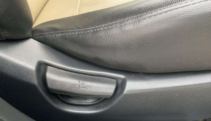 2016 Hyundai Grand i10 MAGNA 1.2 KAPPA VTVT, Petrol, Manual, 37,507 km, Driver Side Adjustment Panel