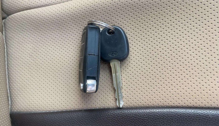 2016 Hyundai Eon ERA PLUS (O), Petrol, Manual, 38,131 km, Lock system - Door lock knob has minor damage