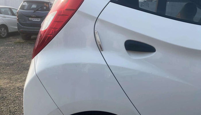 2016 Hyundai Eon ERA PLUS (O), Petrol, Manual, 38,131 km, Right quarter panel - Slightly dented