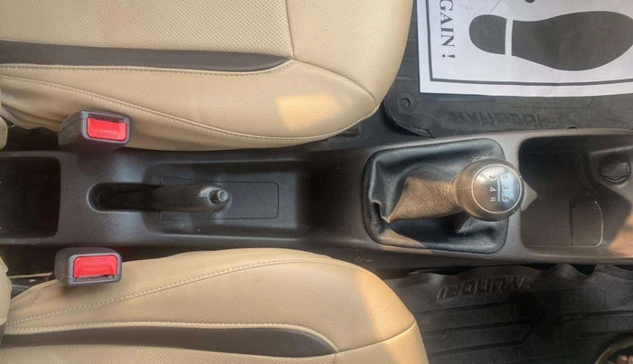 2016 Hyundai Eon ERA PLUS (O), Petrol, Manual, 38,131 km, Gear Lever