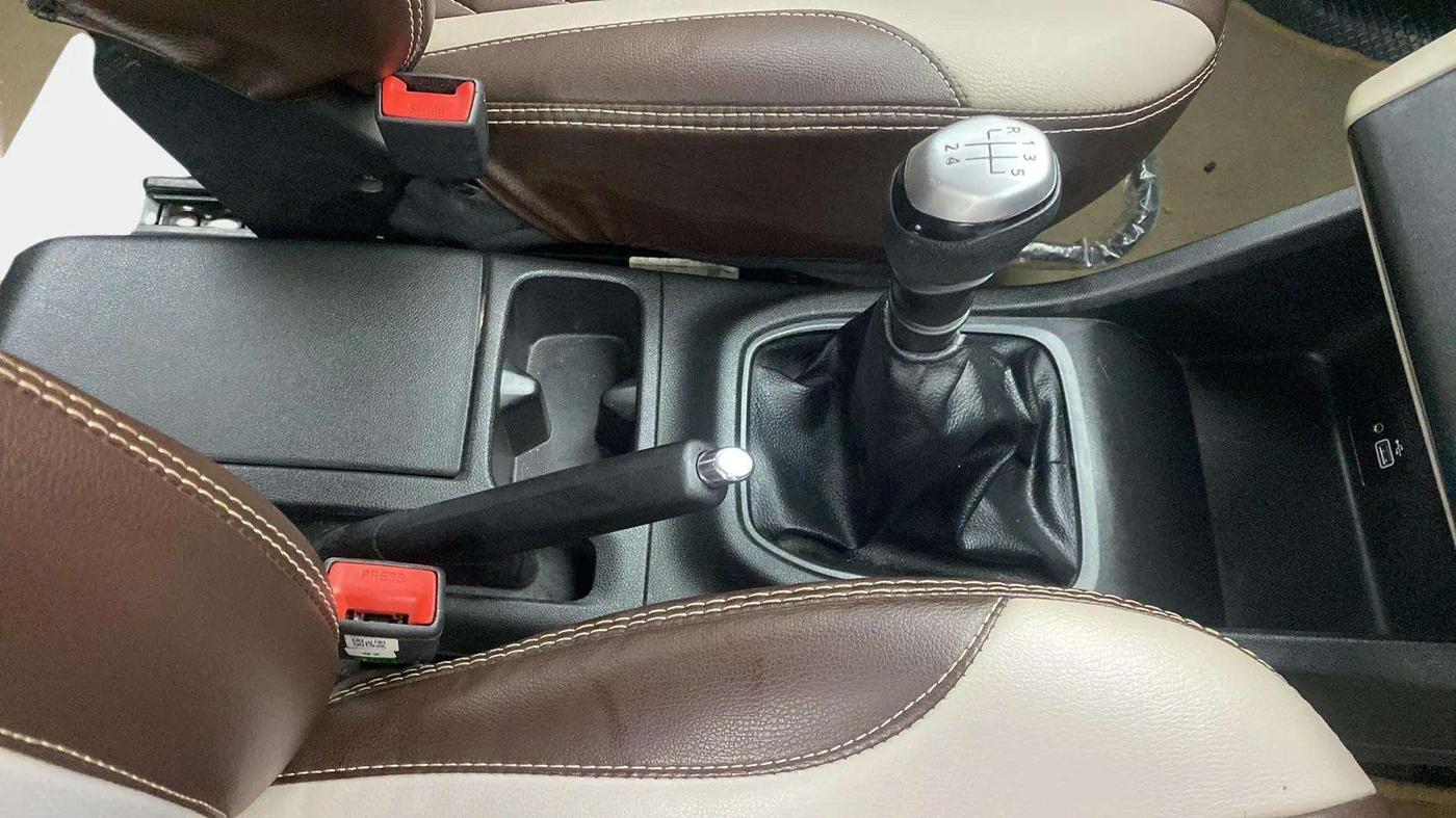 2019 Renault TRIBER RXZ, Petrol, Manual, 44,737 km, Gear Lever