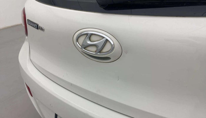 2016 Hyundai Grand i10 ASTA (O) AT 1.2 KAPPA VTVT, Petrol, Automatic, 50,928 km, Dicky (Boot door) - Tool missing