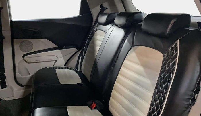 2021 Mahindra XUV300 W6 1.2 PETROL, Petrol, Manual, 23,760 km, Right Side Rear Door Cabin