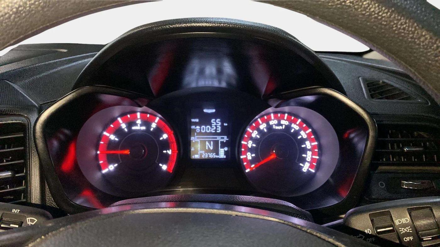 2021 Mahindra XUV300 W6 1.2 PETROL, CNG, Manual, 23,760 km, Odometer Image