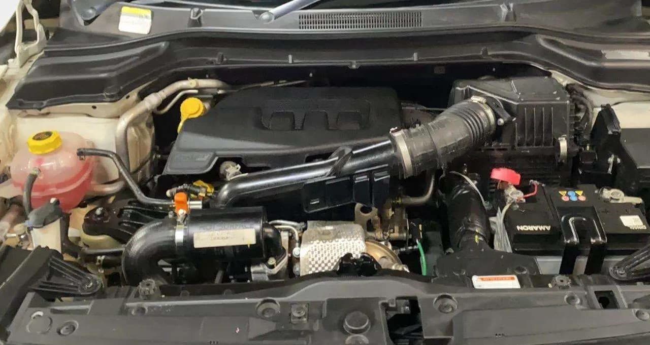 2021 Mahindra XUV300 W6 1.2 PETROL, CNG, Manual, 23,760 km, Open Bonet