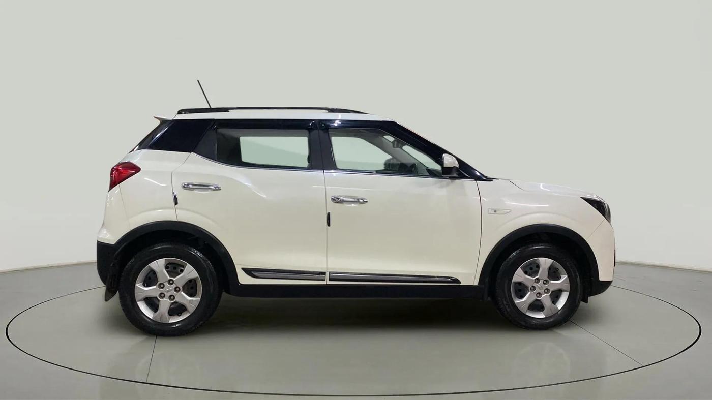 2021 Mahindra XUV300 W6 1.2 PETROL, CNG, Manual, 23,760 km, Right Side View