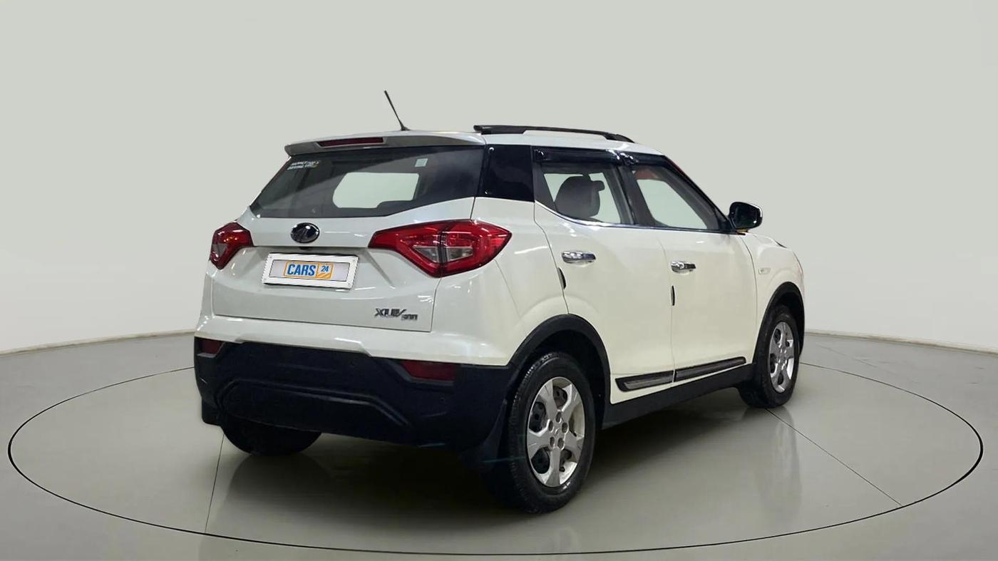 2021 Mahindra XUV300 W6 1.2 PETROL, CNG, Manual, 23,760 km, Right Back Diagonal