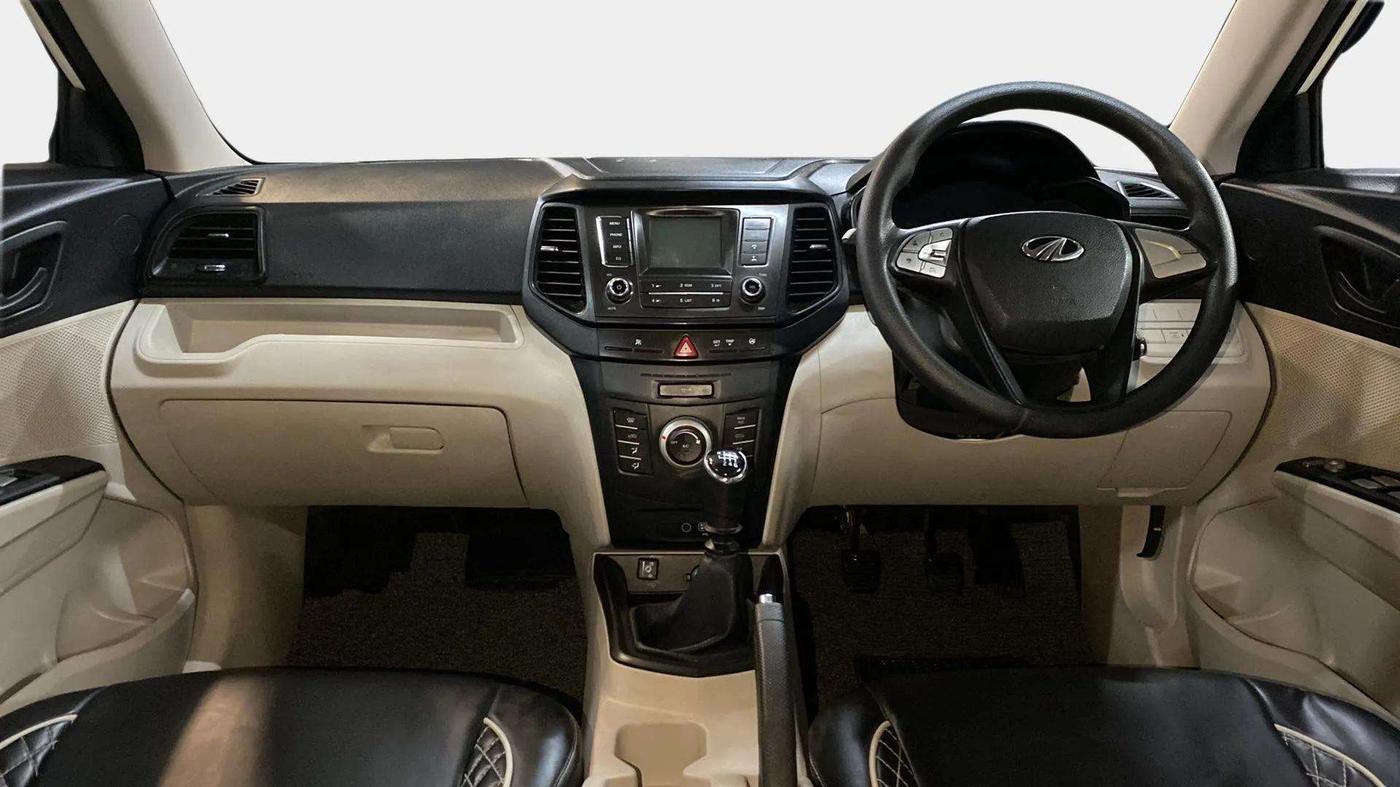 2021 Mahindra XUV300 W6 1.2 PETROL, CNG, Manual, 23,760 km, Dashboard
