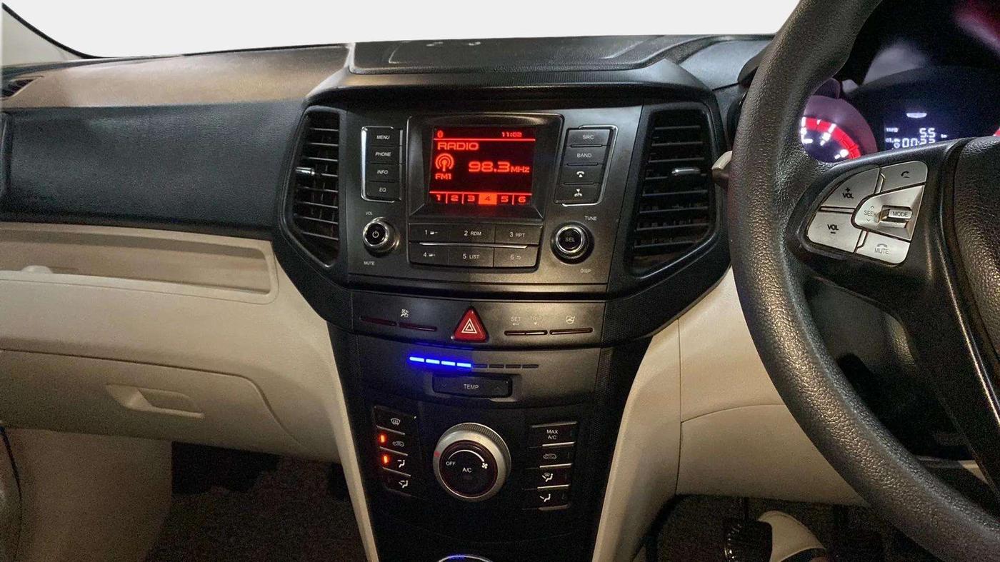2021 Mahindra XUV300 W6 1.2 PETROL, CNG, Manual, 23,760 km, Air Conditioner