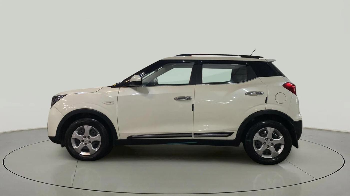 2021 Mahindra XUV300 W6 1.2 PETROL, CNG, Manual, 23,760 km, Left Side