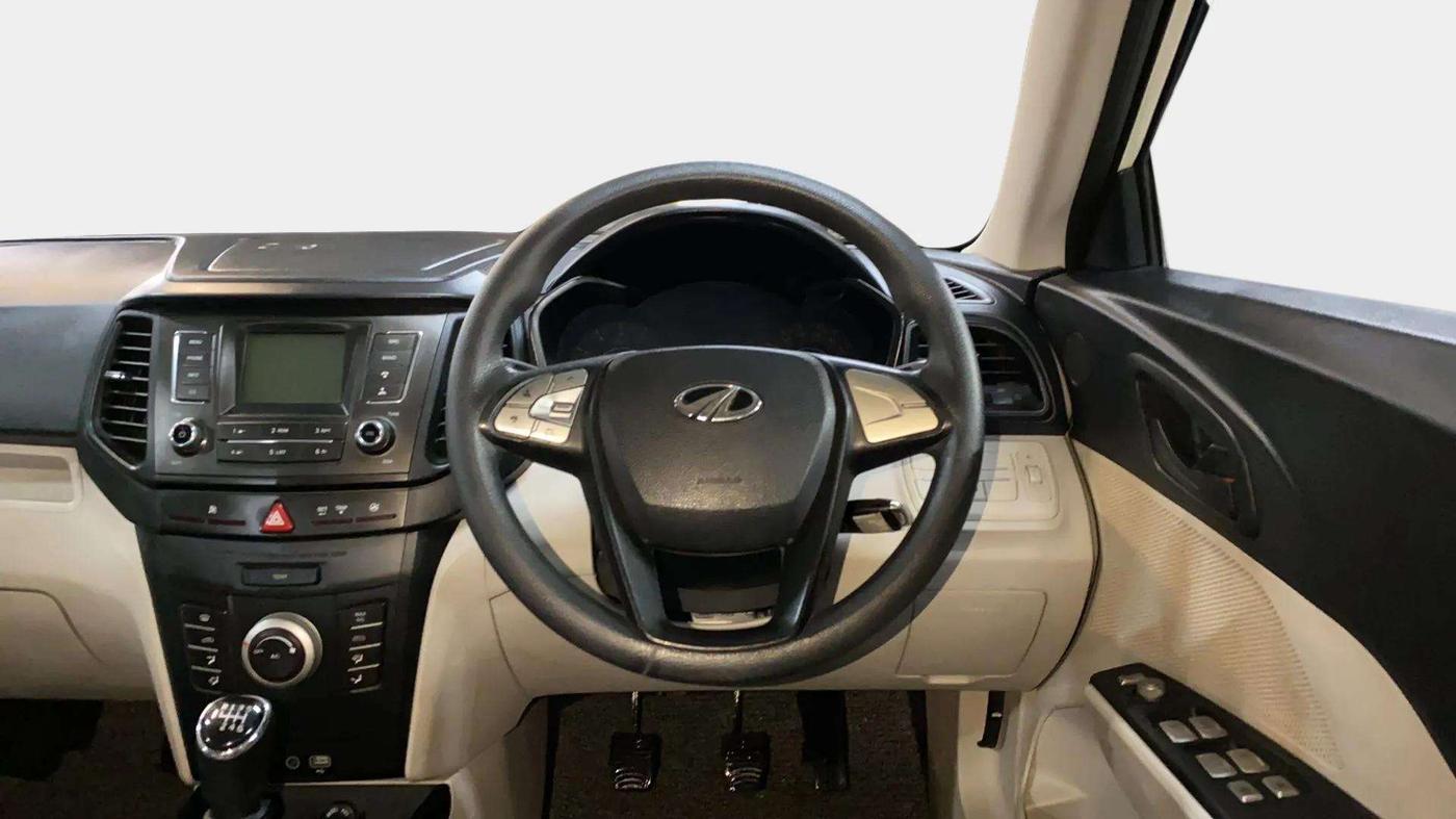 2021 Mahindra XUV300 W6 1.2 PETROL, CNG, Manual, 23,760 km, Steering Wheel Close Up