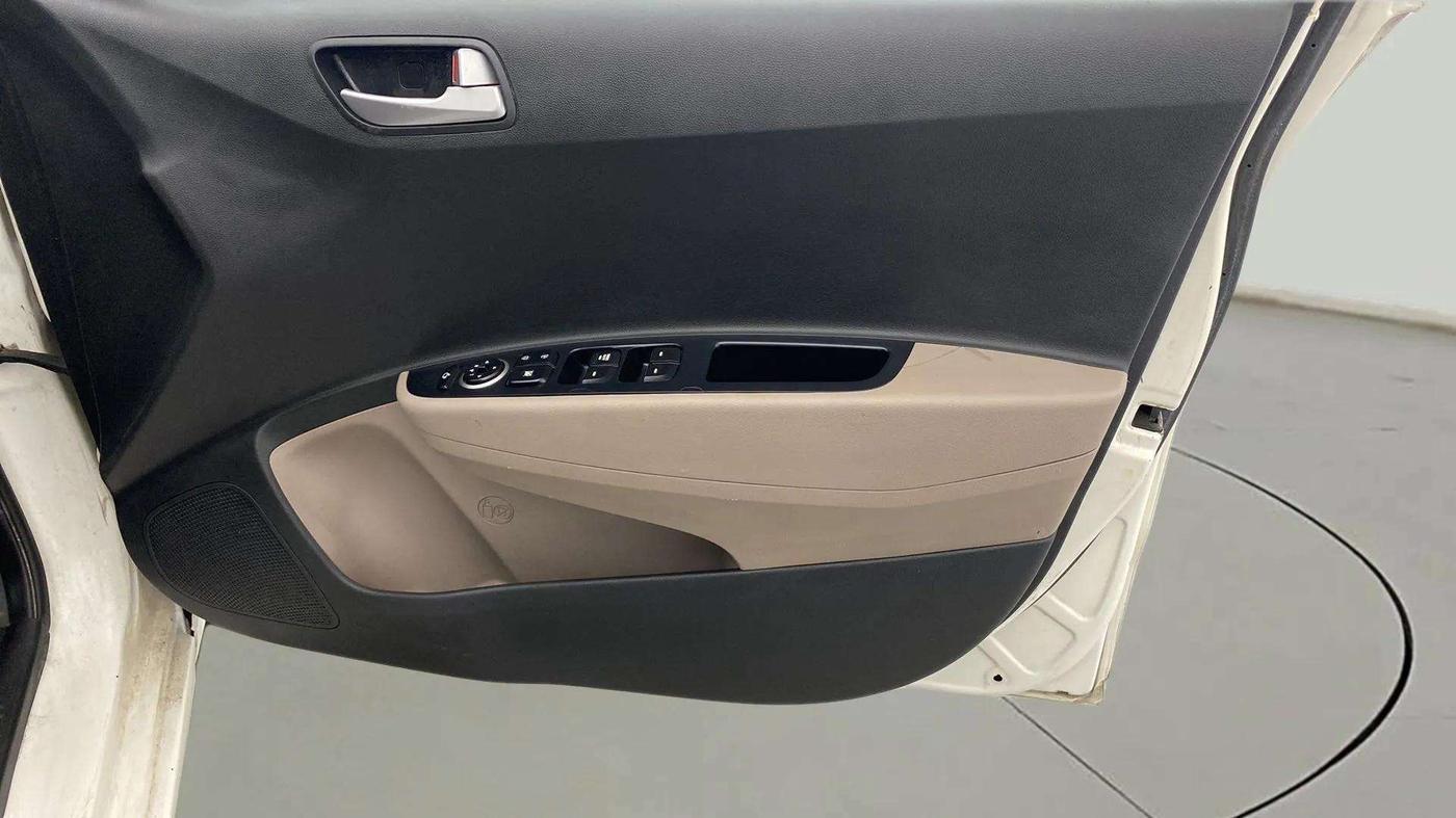 2019 Hyundai Grand i10 SPORTZ 1.2 KAPPA VTVT, CNG, Manual, 49,980 km, Driver Side Door Panels Control