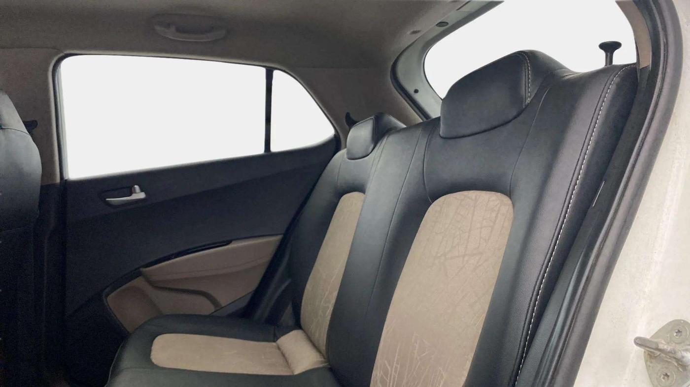 2019 Hyundai Grand i10 SPORTZ 1.2 KAPPA VTVT, CNG, Manual, 49,980 km, Right Side Rear Door Cabin