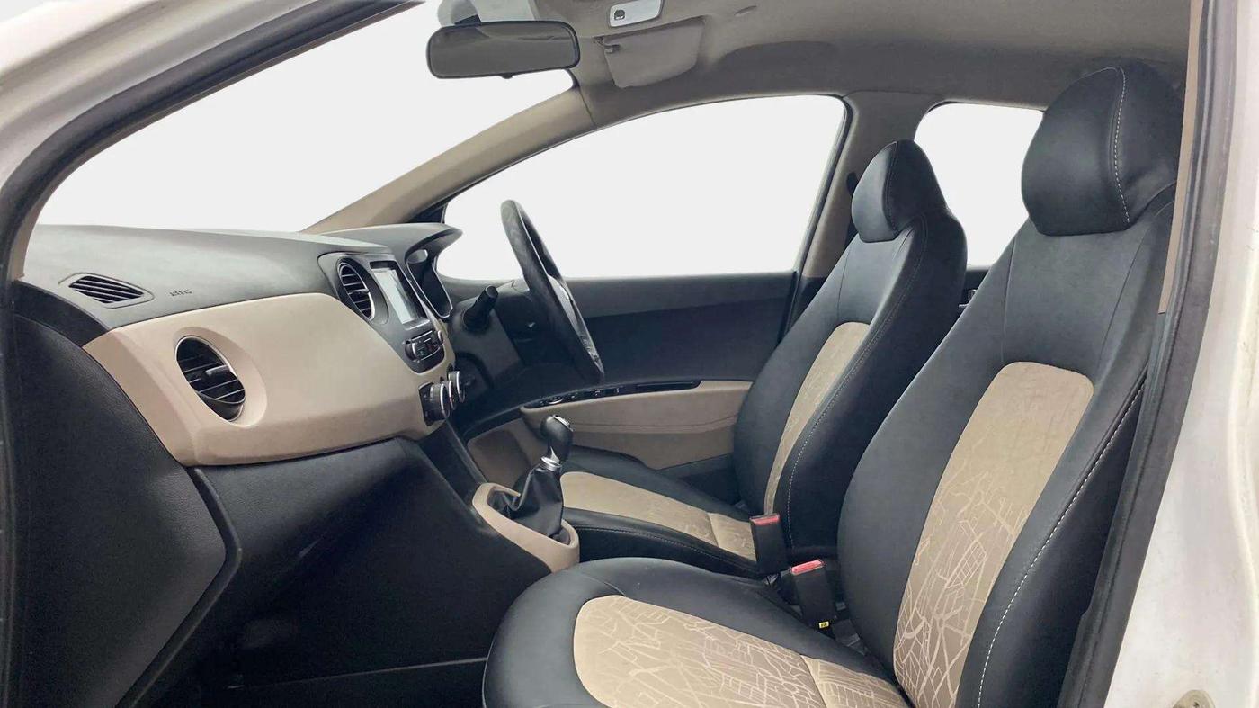 2019 Hyundai Grand i10 SPORTZ 1.2 KAPPA VTVT, CNG, Manual, 49,980 km, Right Side Front Door Cabin