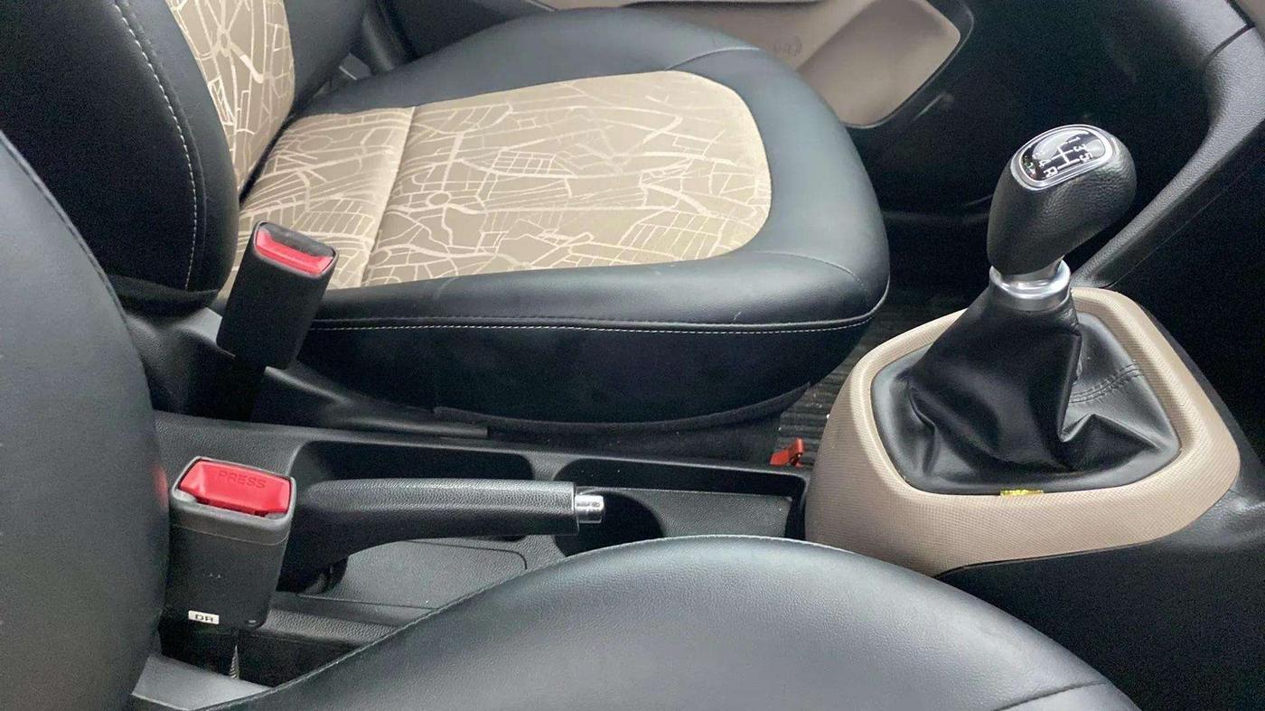 2019 Hyundai Grand i10 SPORTZ 1.2 KAPPA VTVT, CNG, Manual, 49,980 km, Gear Lever