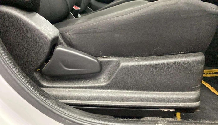 2017 Renault Kwid RXT 1.0 AMT, Petrol, Automatic, 47,270 km, Driver Side Adjustment Panel