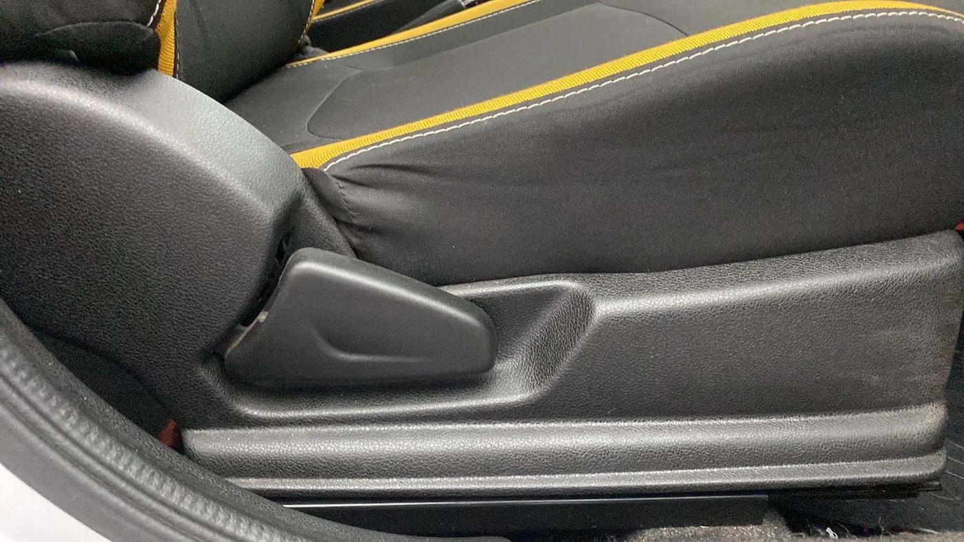 2022 Renault Kwid CLIMBER AMT 1.0, Petrol, Automatic, 32,323 km, Driver Side Adjustment Panel