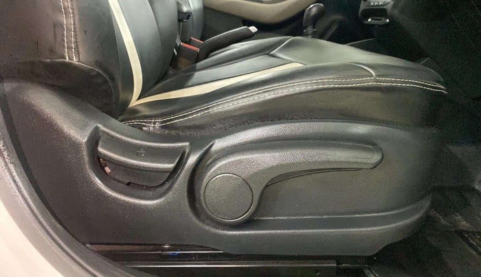 2016 Hyundai Elite i20 SPORTZ 1.2, Petrol, Manual, 50,060 km, Driver Side Adjustment Panel