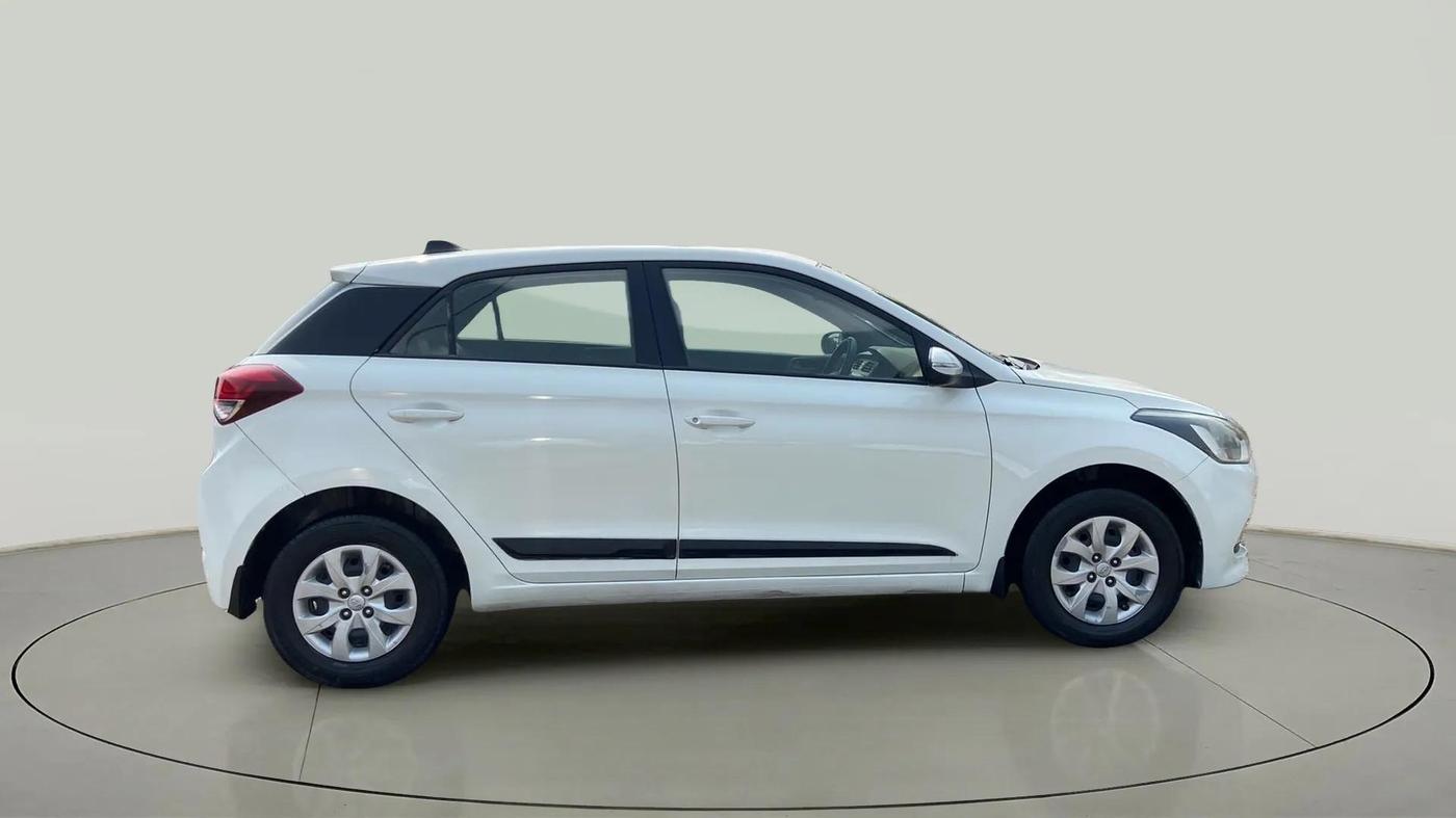 2016 Hyundai Elite i20 SPORTZ 1.2, CNG, Manual, 84,597 km, Right Side View