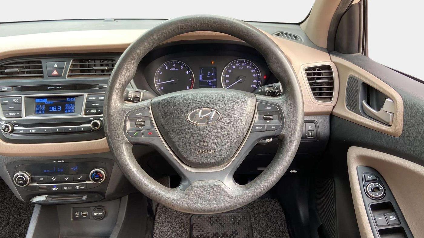 2016 Hyundai Elite i20 SPORTZ 1.2, CNG, Manual, 84,597 km, Steering Wheel Close Up