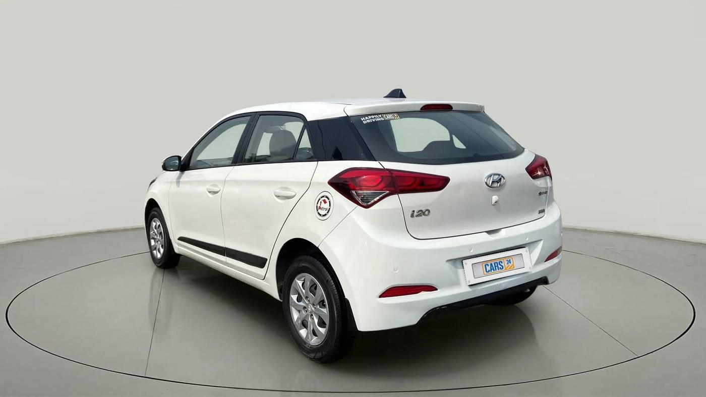 2016 Hyundai Elite i20 SPORTZ 1.2, CNG, Manual, 84,597 km, Left Back Diagonal