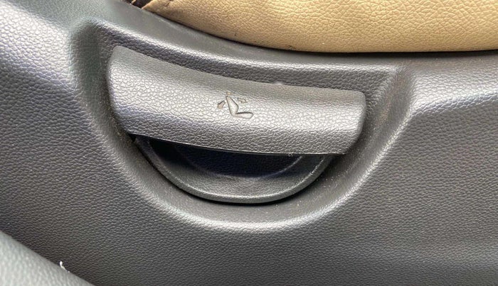 2019 Hyundai Grand i10 MAGNA 1.2 KAPPA VTVT, Petrol, Manual, 59,446 km, Driver Side Adjustment Panel