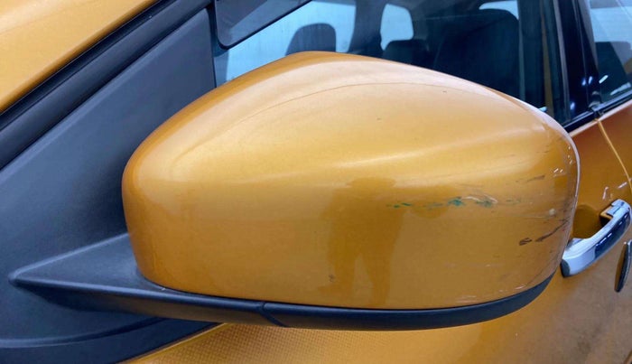 2019 Renault TRIBER RXZ, Petrol, Manual, 66,378 km, Left rear-view mirror - Minor scratches