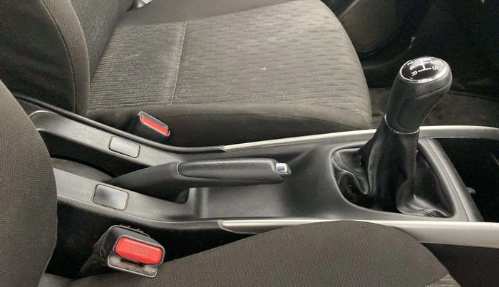 2017 Maruti Baleno DELTA PETROL 1.2, CNG, Manual, 69,879 km, Gear Lever