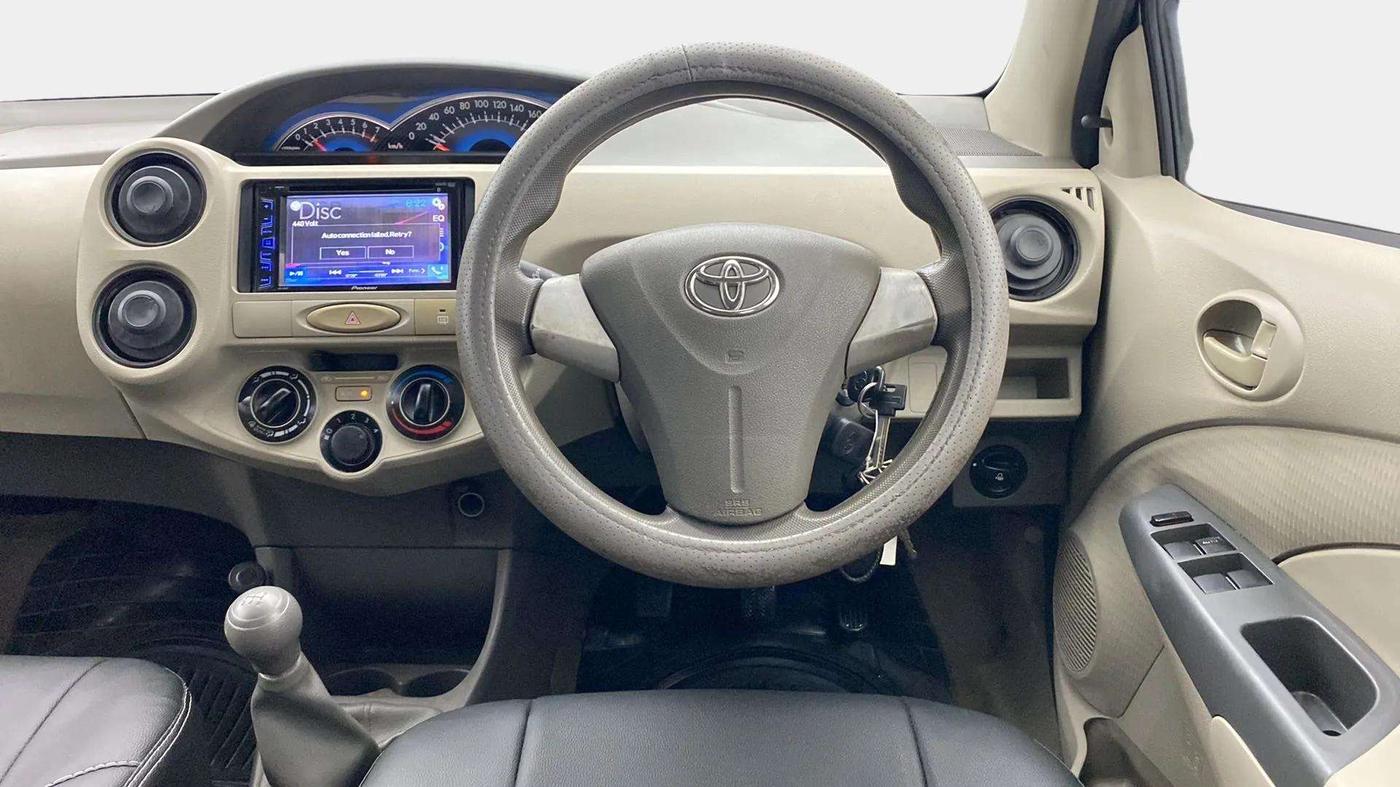 2016 Toyota Etios Liva G, Petrol, Manual, 53,318 km, Steering Wheel Close Up