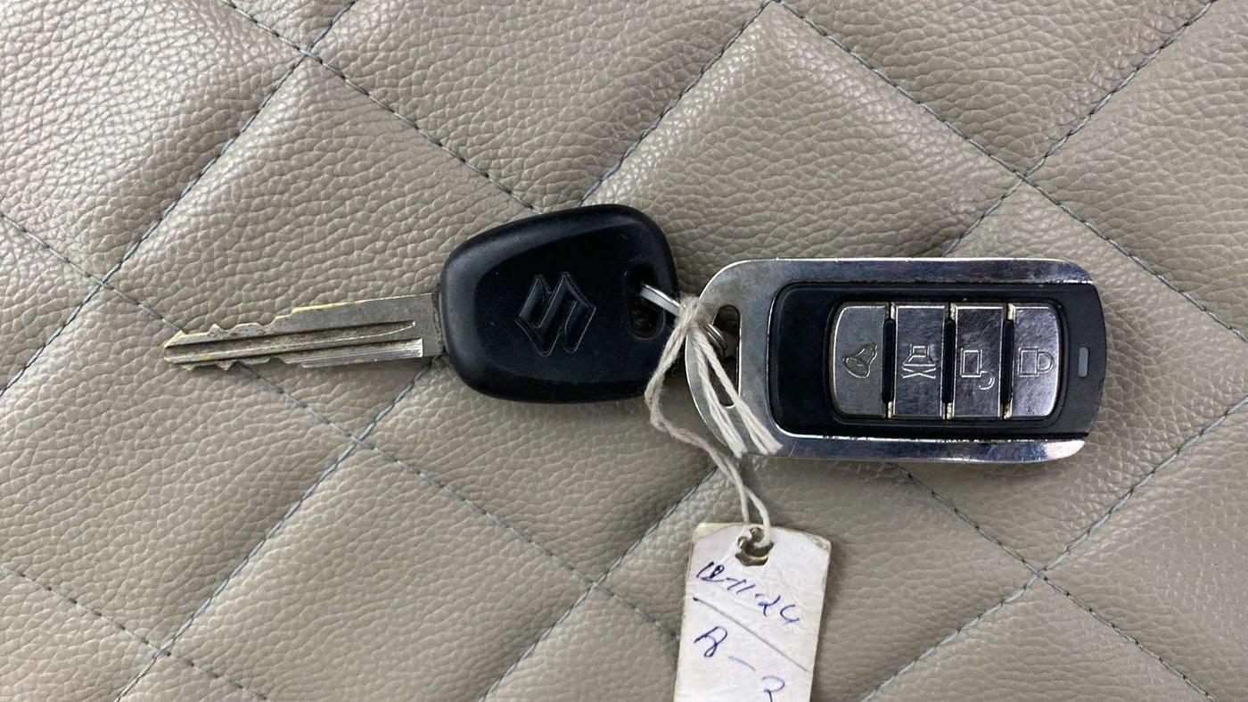2015 Maruti Alto K10 VXI, Petrol, Manual, 64,564 km, Key Close Up