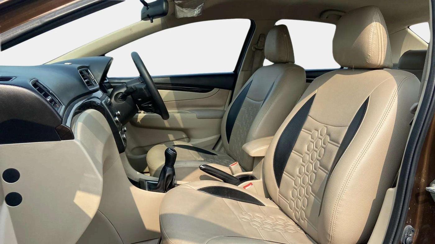 2017 Maruti Ciaz DELTA 1.4 MT PETROL, Petrol, Manual, 53,674 km, Right Side Front Door Cabin
