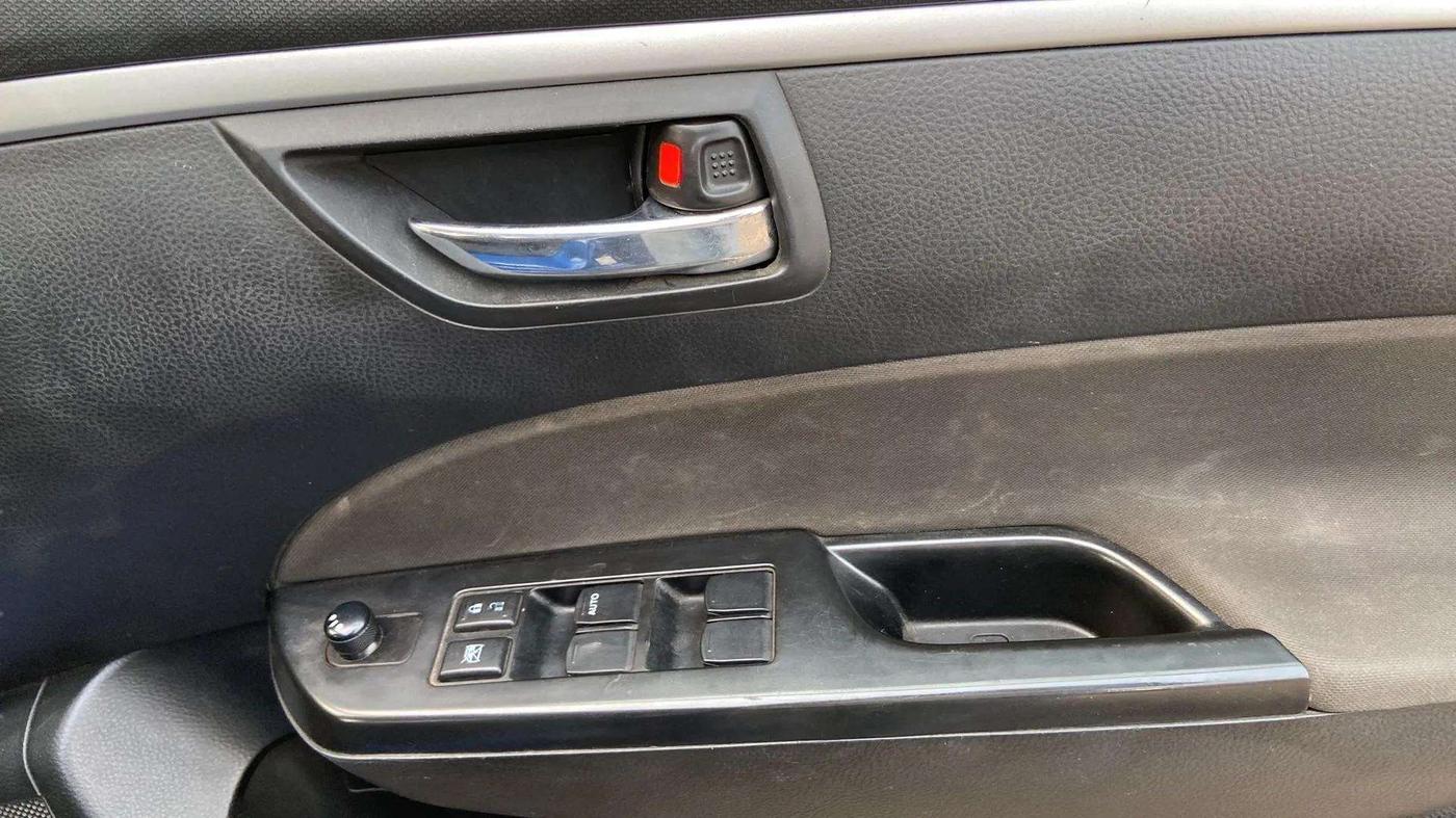 2013 Maruti Swift VXI, Petrol, Manual, 57,667 km, Driver Side Door Panels Control