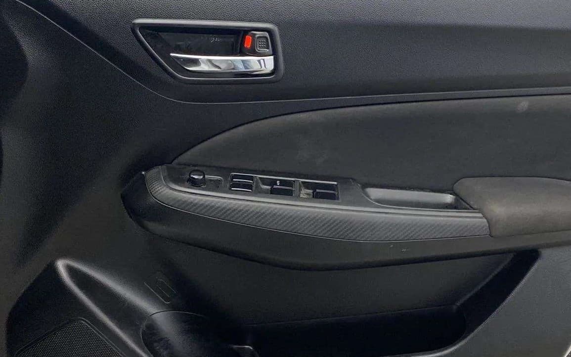 2018 Maruti Swift VXI, Petrol, Manual, 40,645 km, Driver Side Door Panels Control