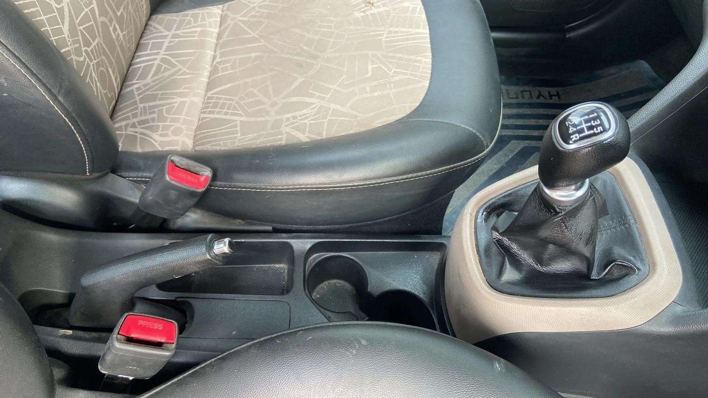 2019 Hyundai Grand i10 SPORTZ 1.2 KAPPA VTVT, CNG, Manual, 83,792 km, Gear Lever