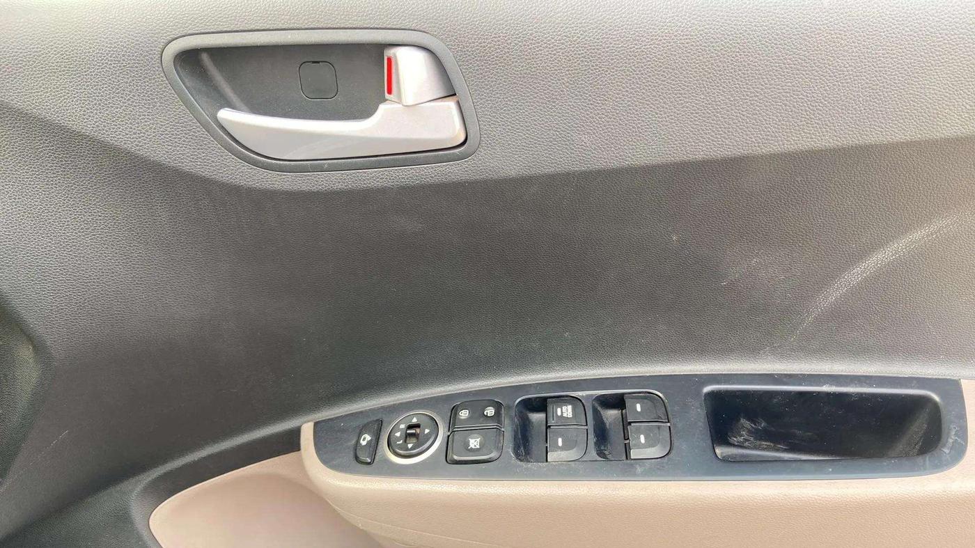 2019 Hyundai Grand i10 SPORTZ 1.2 KAPPA VTVT, CNG, Manual, 83,792 km, Driver Side Door Panels Control