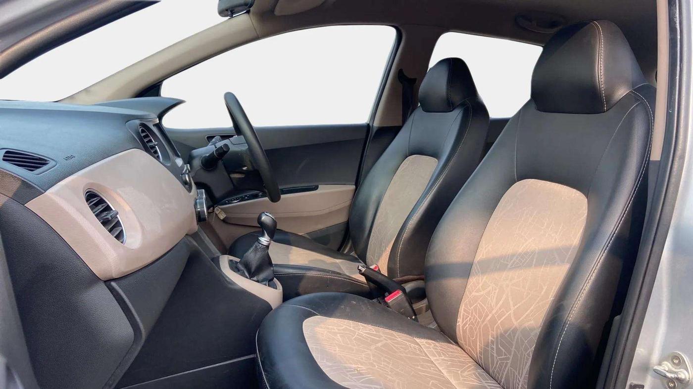 2019 Hyundai Grand i10 SPORTZ 1.2 KAPPA VTVT, CNG, Manual, 83,792 km, Right Side Front Door Cabin