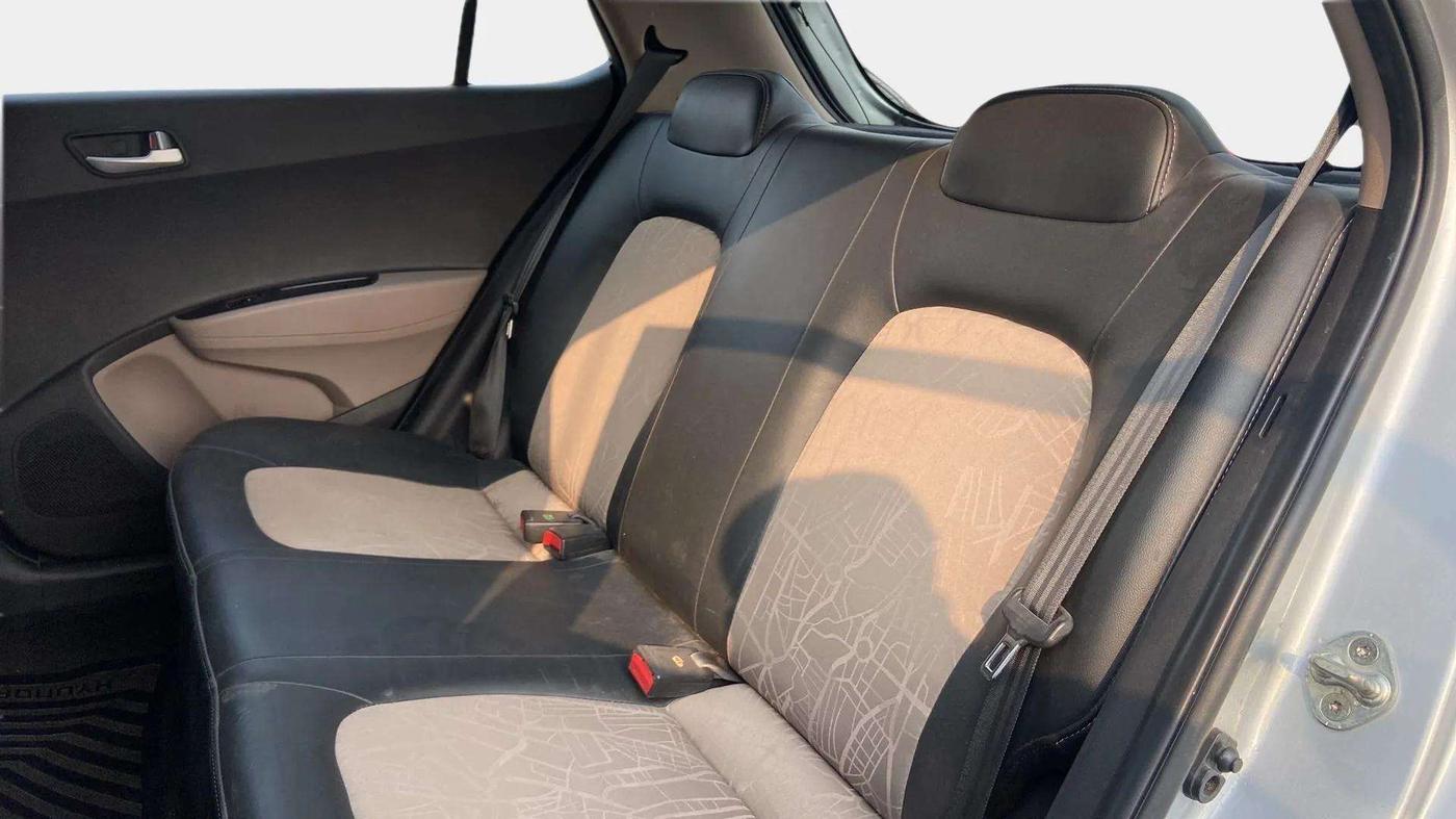 2019 Hyundai Grand i10 SPORTZ 1.2 KAPPA VTVT, CNG, Manual, 83,792 km, Right Side Rear Door Cabin